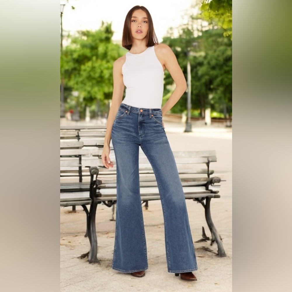 NWT Wrangler Wanderer Indigood High Rise Jeans 35 x 30 Western Flare Plus Size